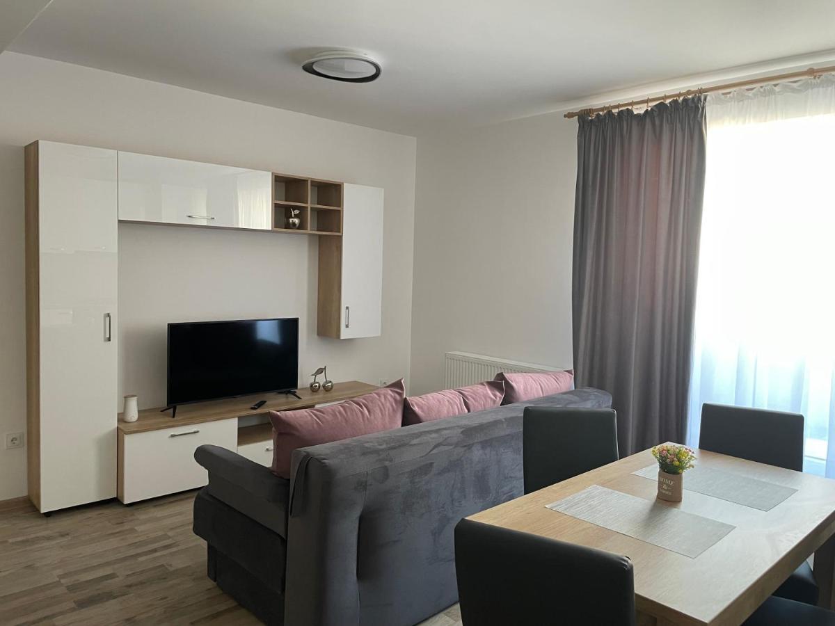 Apartament Ema 11 *